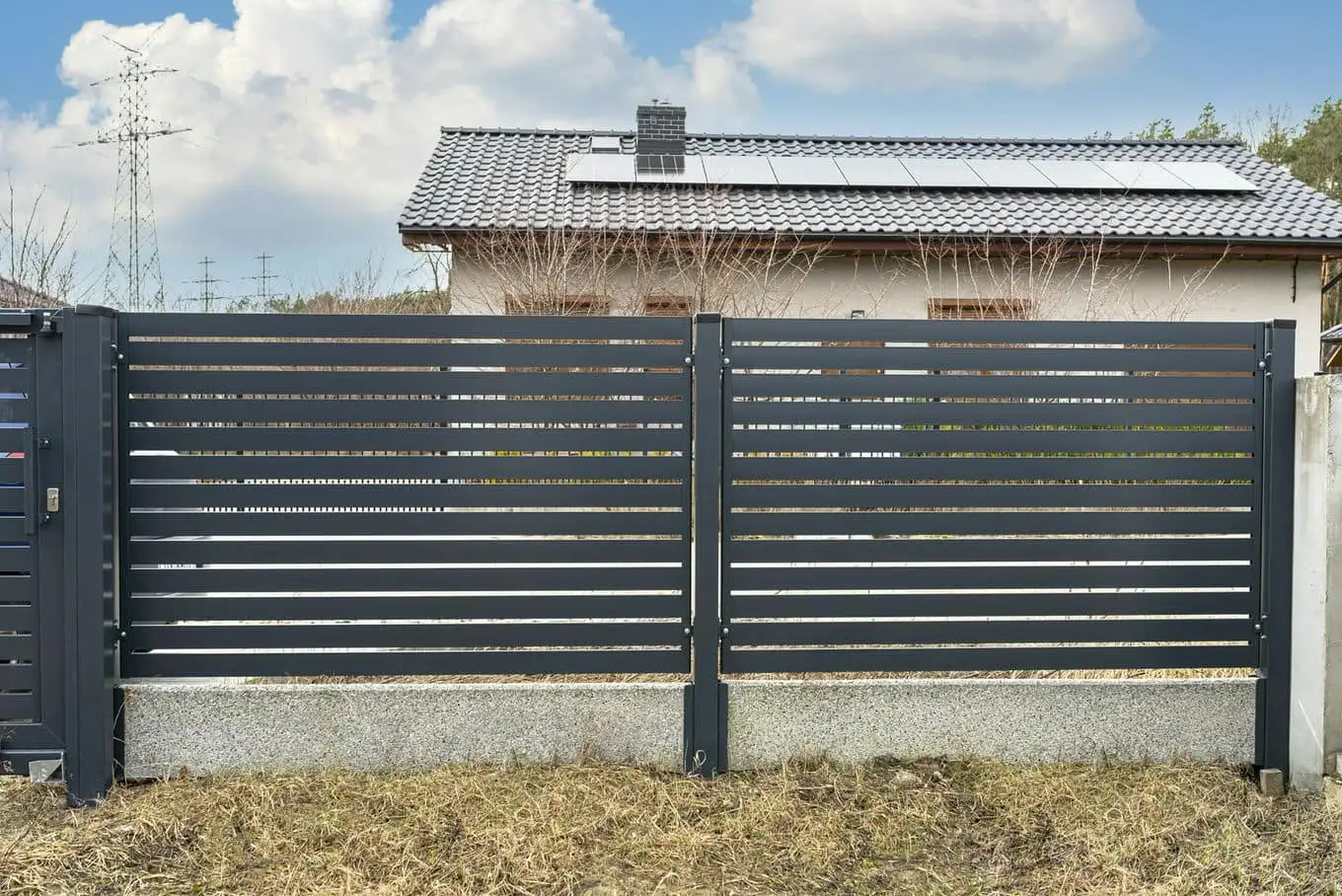 grafitowe ogrodzenie panelowe